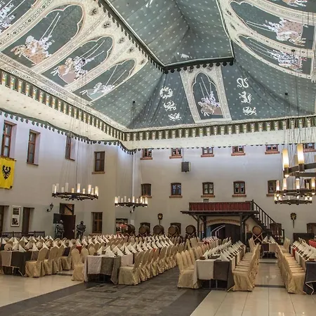 Zamek Отель Рын